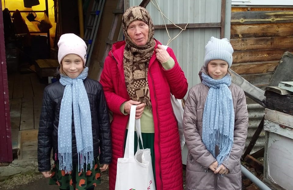 Нуждающиеся жители получили подарки!